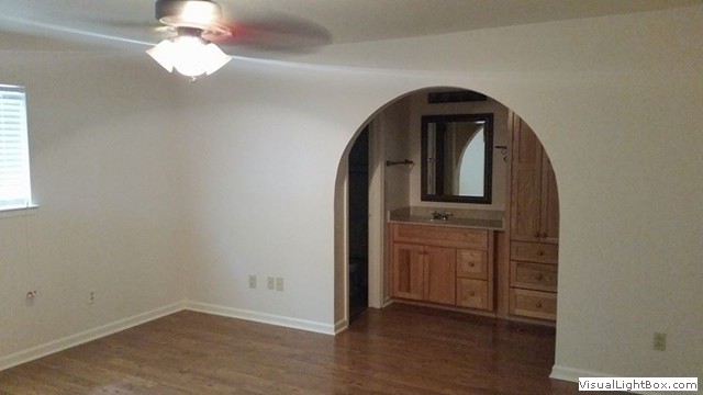 Freshly painted interior room with an arched opening - project photo from the business's own gallery